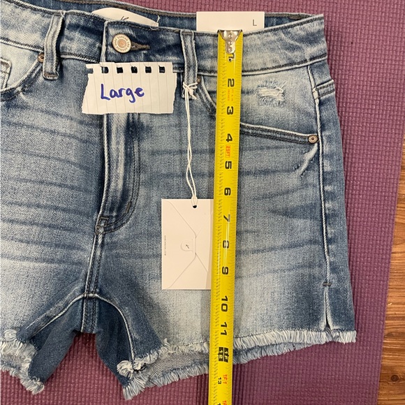 Kancan frayed hem shorts - Picture 15 of 16